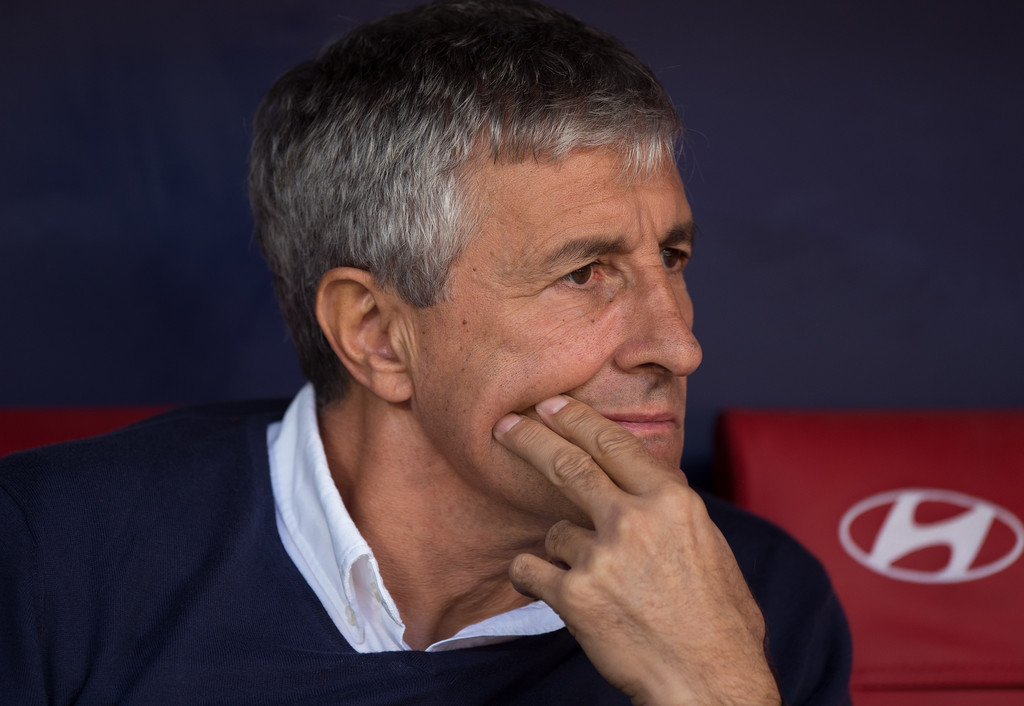 Quique Setién, Barcelona's newly appointed manager, on the bench for his now former club, Real Betis / DENIS DOYLE/GETTY IMAGES EUROPE