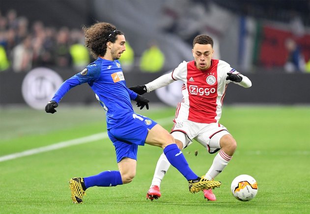 Ajax' Sergiño Dest (R), in a duel with Getafe's Marc Cucurella (L) / EFE