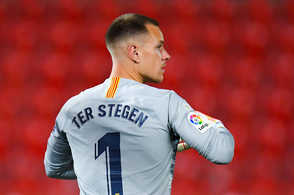 Marc-Andre ter Stegen looks on during the Liga match against RCD Mallorca at Son Moix. / GETTY IMAGES EUROPE