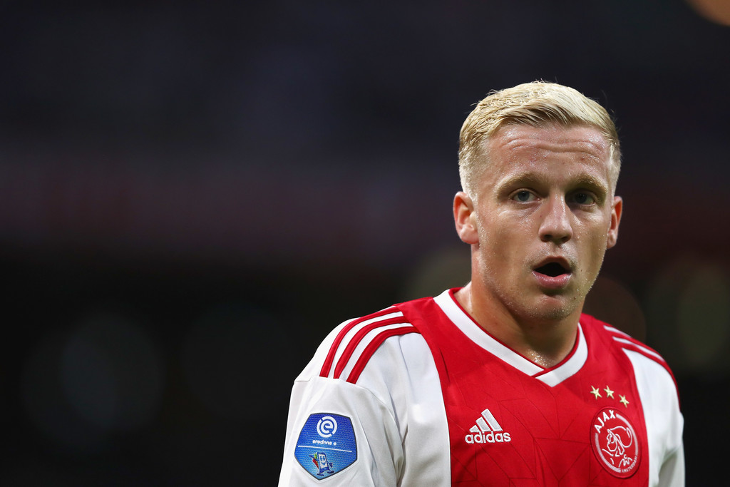 Donny van de Beek durante un partido de Eredivisie con el Ajax en el Johan Cruyff Arena. / DEAN MOUHTAROPOULOS / GETTY IMAGES EUROPE