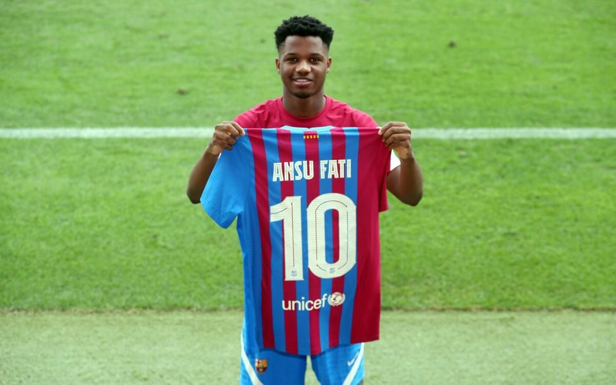 Ansu Fati, presented with his new jersey number, at the Camp Nou / fcbarcelona.com