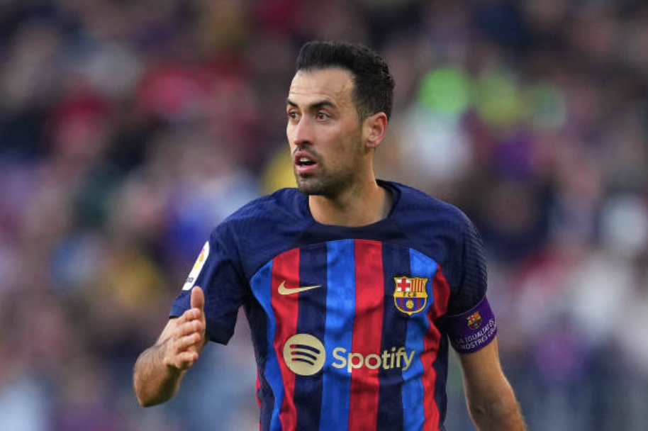 Sergio Busquets in a LaLiga match / Alex Caparros / Getty Images