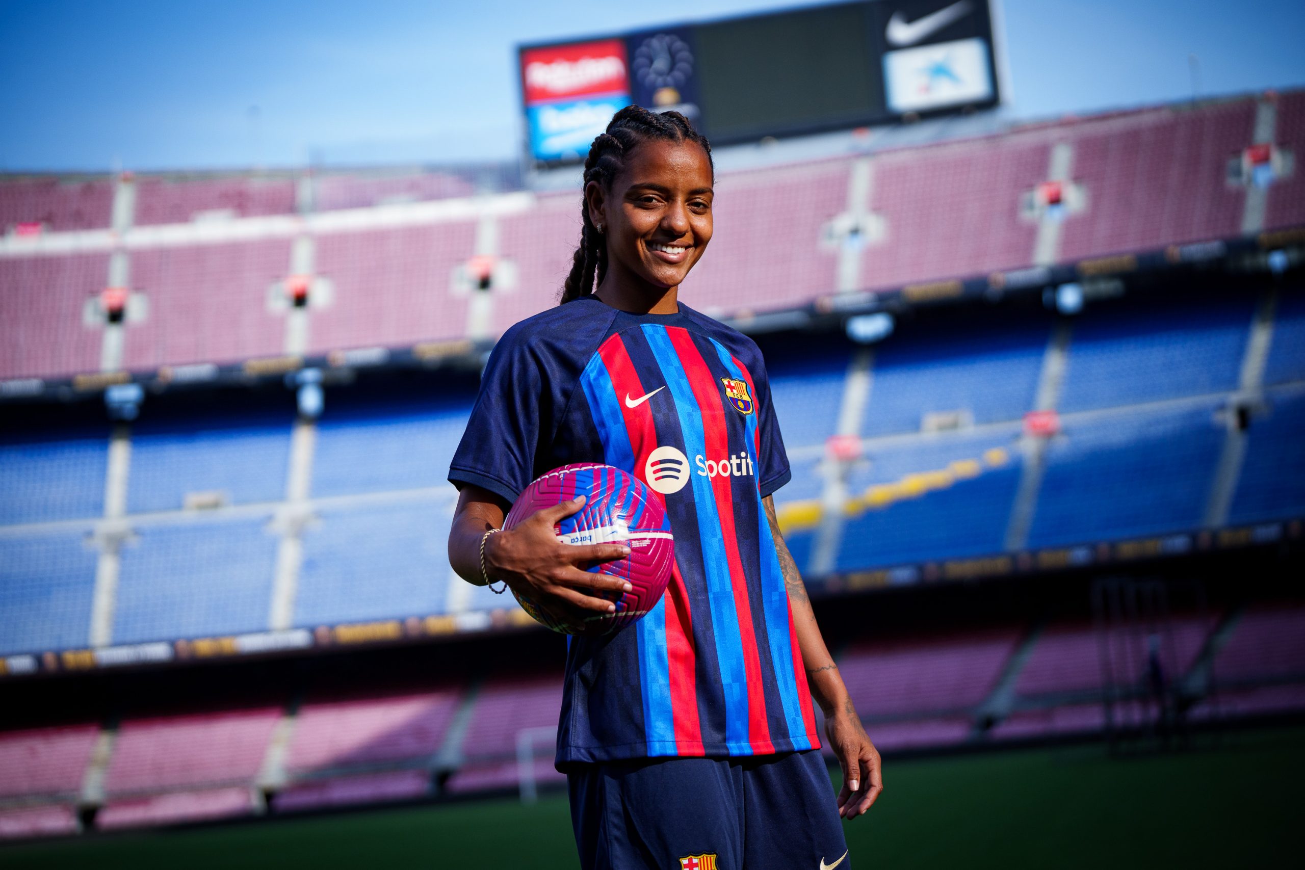 Geyse Ferreira during her unveiling as a new FC Barcelona Femení player / FC BARCELONA