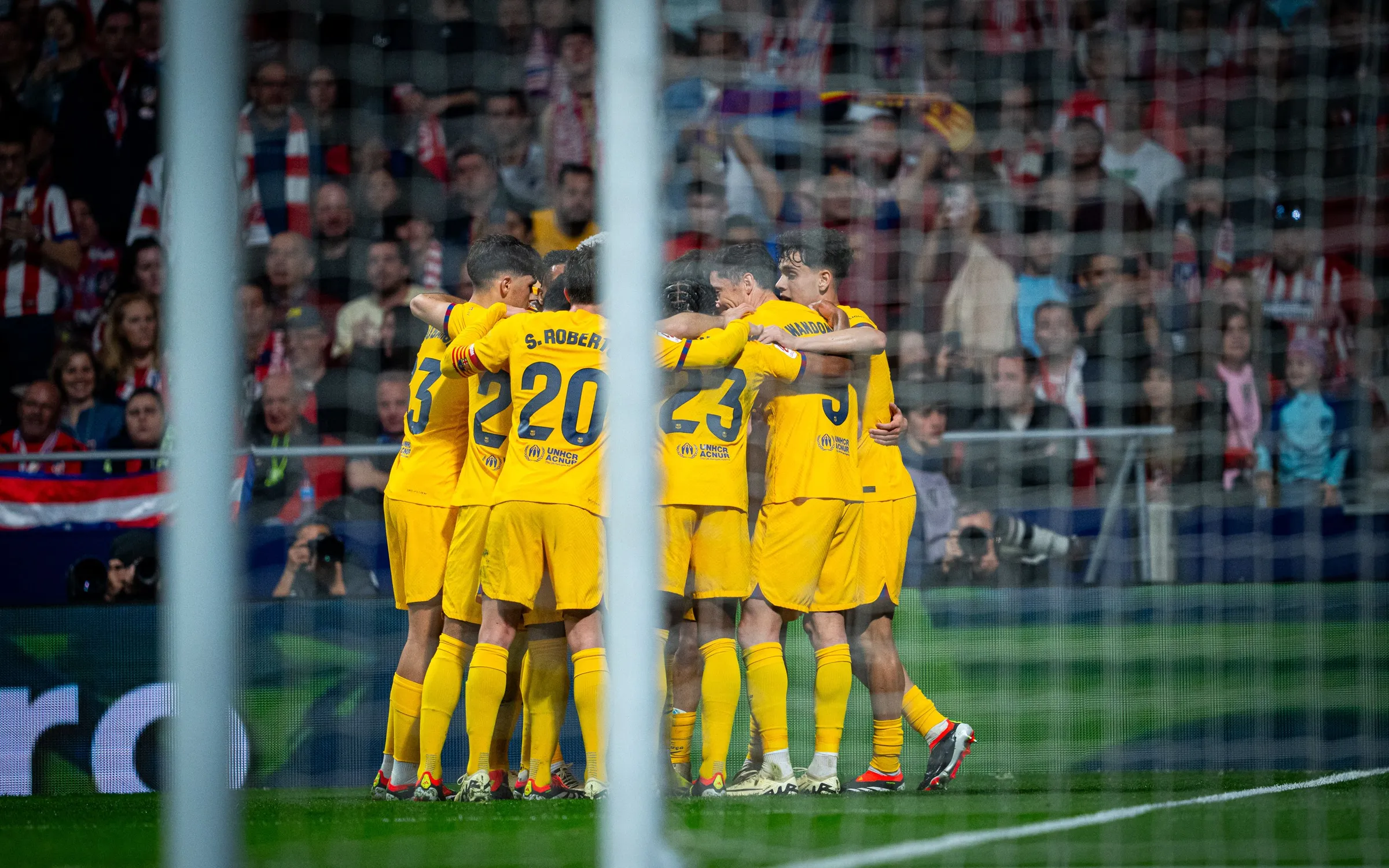 Team celebrating their win / FC Barcelona